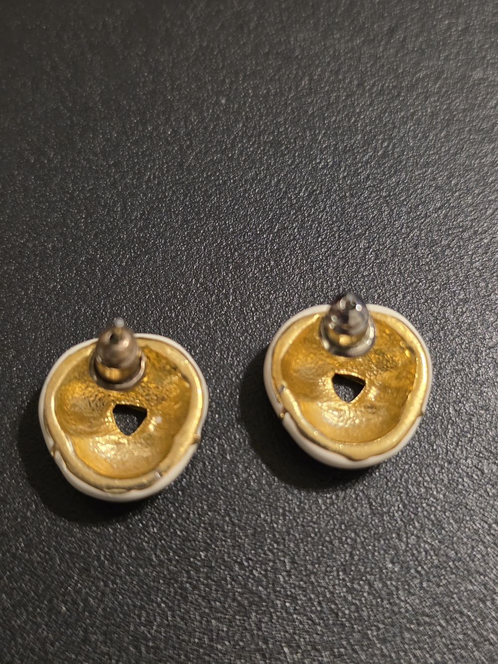 Vintage 4 Pair Pierced Earring Set: Gold, Black & Cream Studs/Knot & Drop - Picture 8 of 10